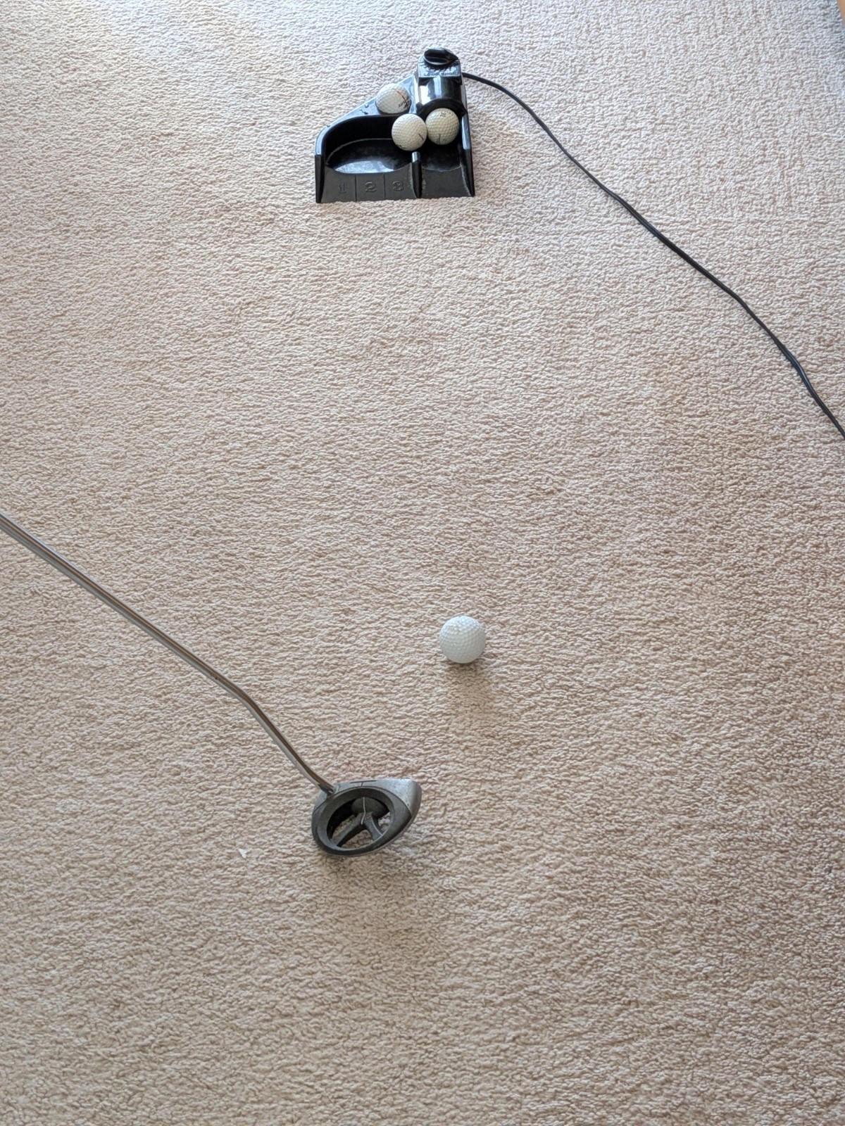 Indoor Putting Machine Training Aid Return Balls Adjust to Long-Short Distances