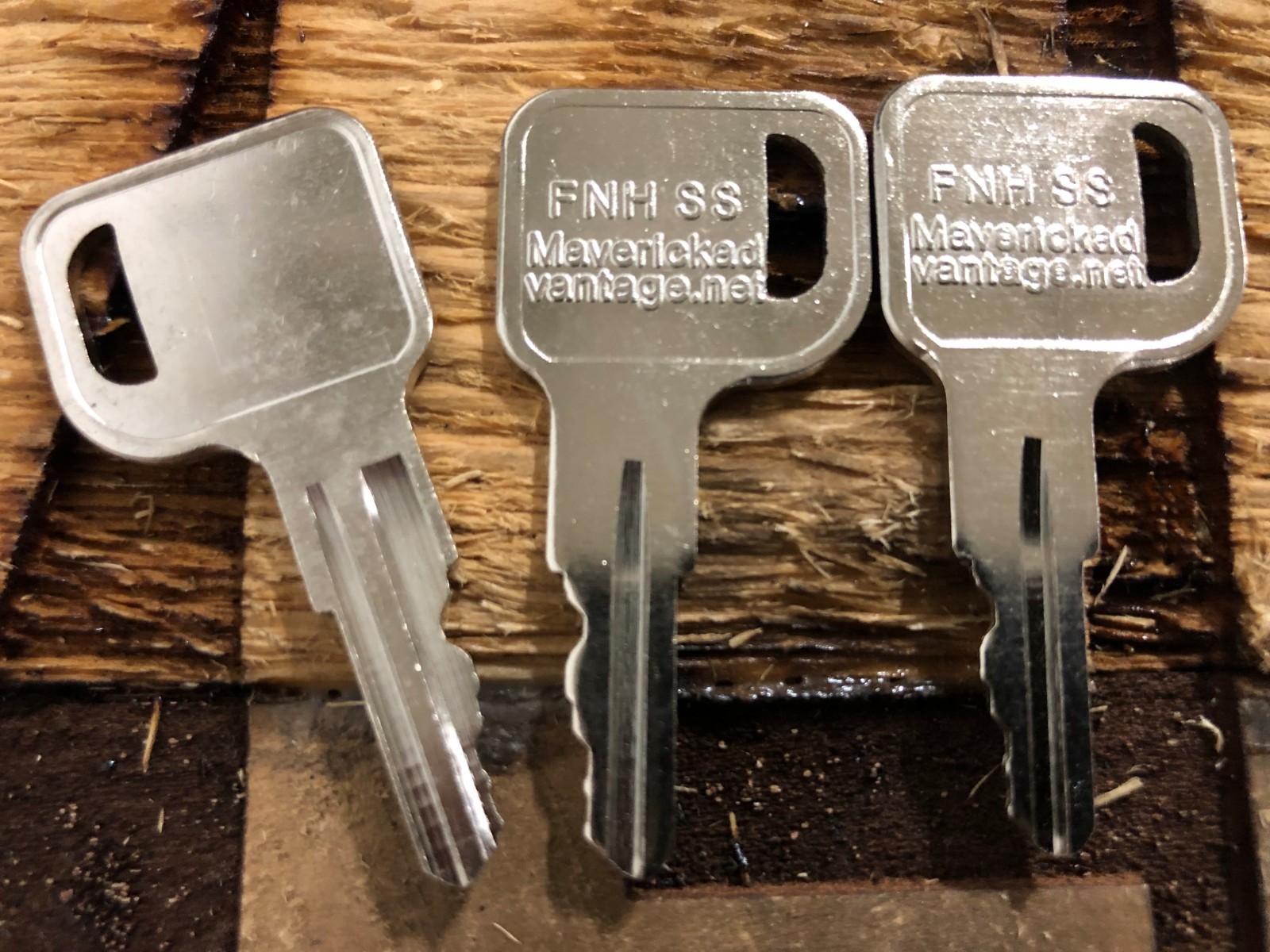 3 keys fits Hyster Forklift, Lull Telehandler, NH Skid Steer, Upright/Yale F