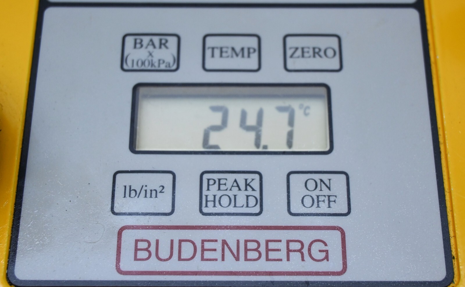 BUDENBERG E400 DIGITAL HYDRAULIC PRESSURE CALIBRATOR.