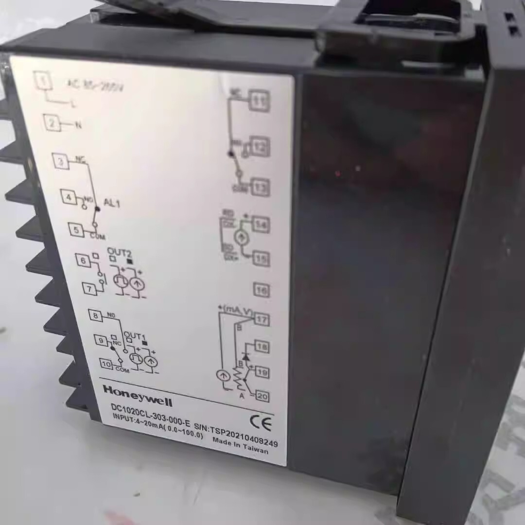 1pcs Honeywell Temperature Controller DC1020CL-303-000-E