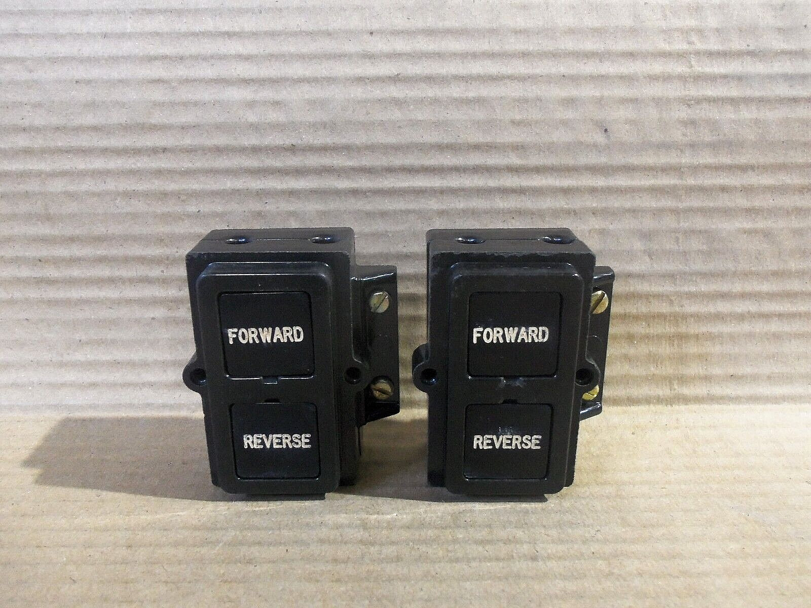 New Lot of 2 General Electric CR103A4 Foward-Reverse Pushbutton 600VAC 250VDC
