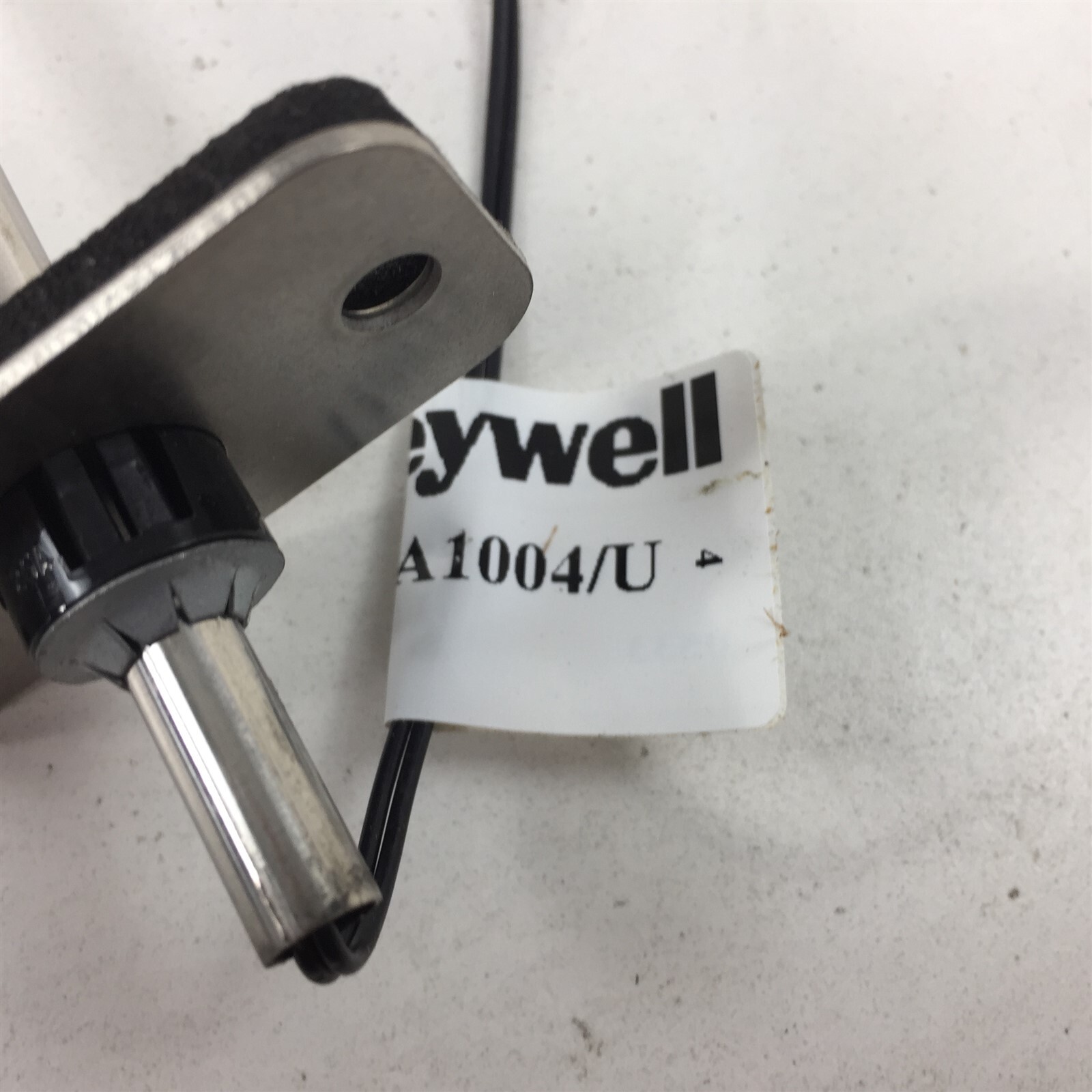 Honeywell C7046A1004 Discharge Sensor 40-140F 8"