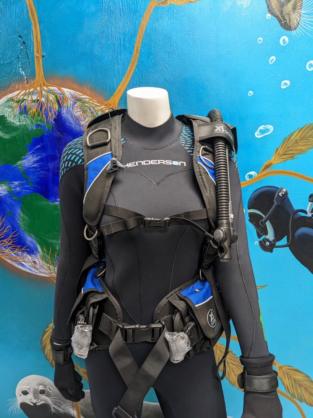 New XS Scuba Phantom SL BCD Medium-Large/Large Black/Blue