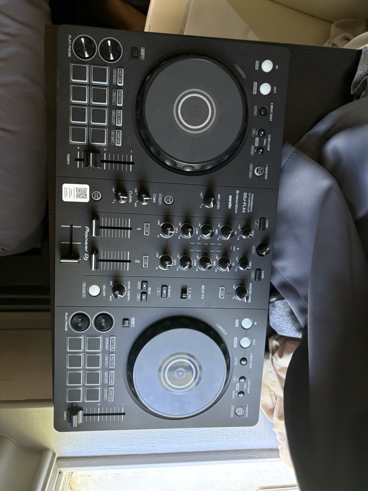 Pioneer DJ DDJ-FLX4 2-Channel 2-Deck Controller, Built-in Mixer, Beat FX, Black