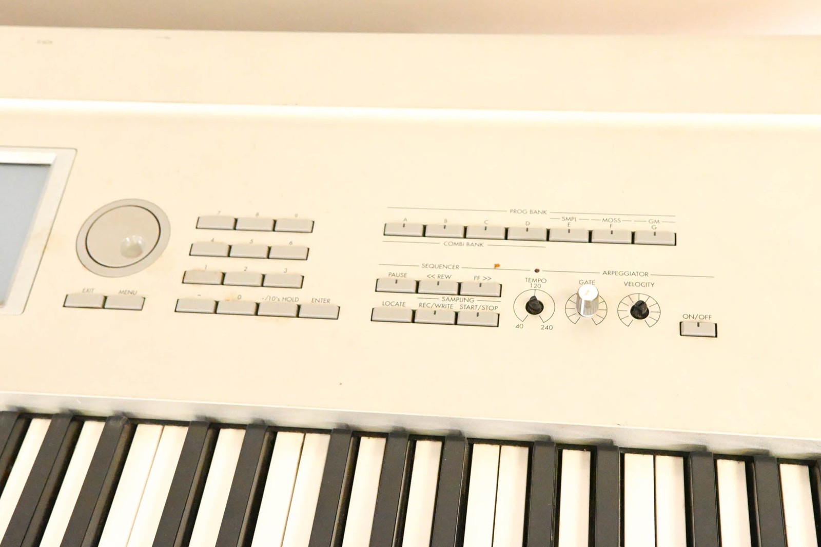 Korg Triton ProX 88-Key Digital Keyboard CG01Y4Y