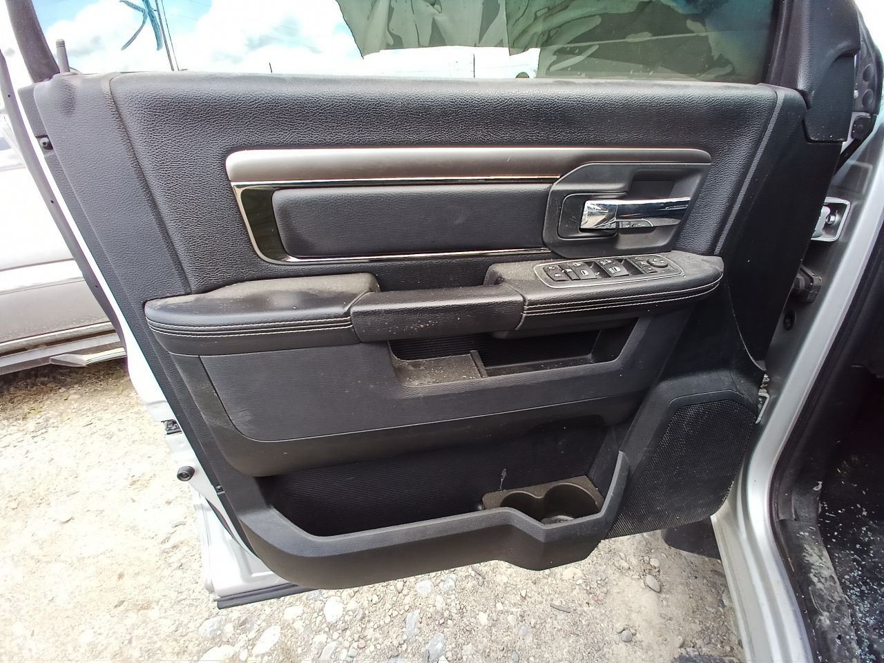 2016 RAM 1500 Air Shutter (12977403