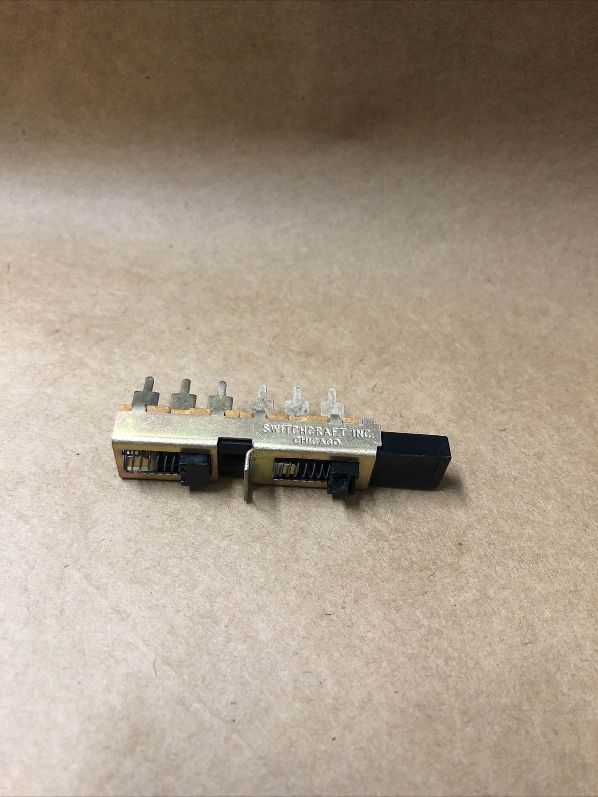 SWITCHCRAFT PART# 75121A90A