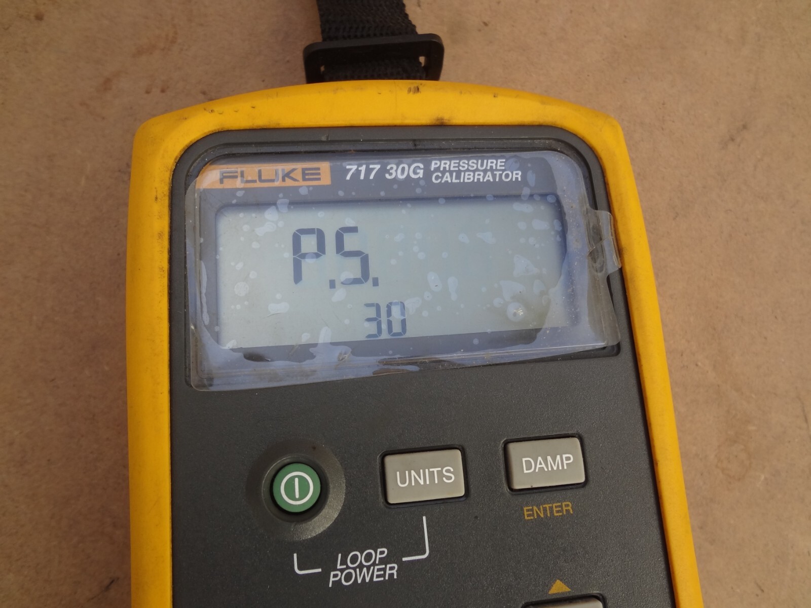 FLUKE 717-30G PRESSURE CALIBRATOR