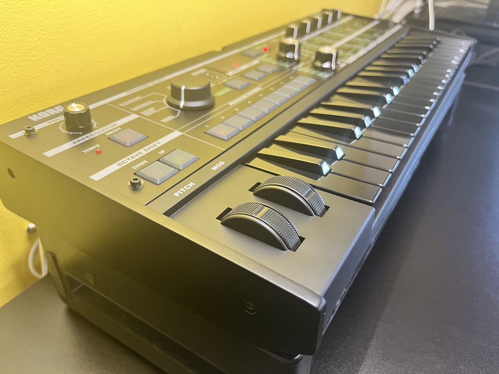KORG microKORG BKBK 10th Anniversary All-Black Limited Synth Unit-only