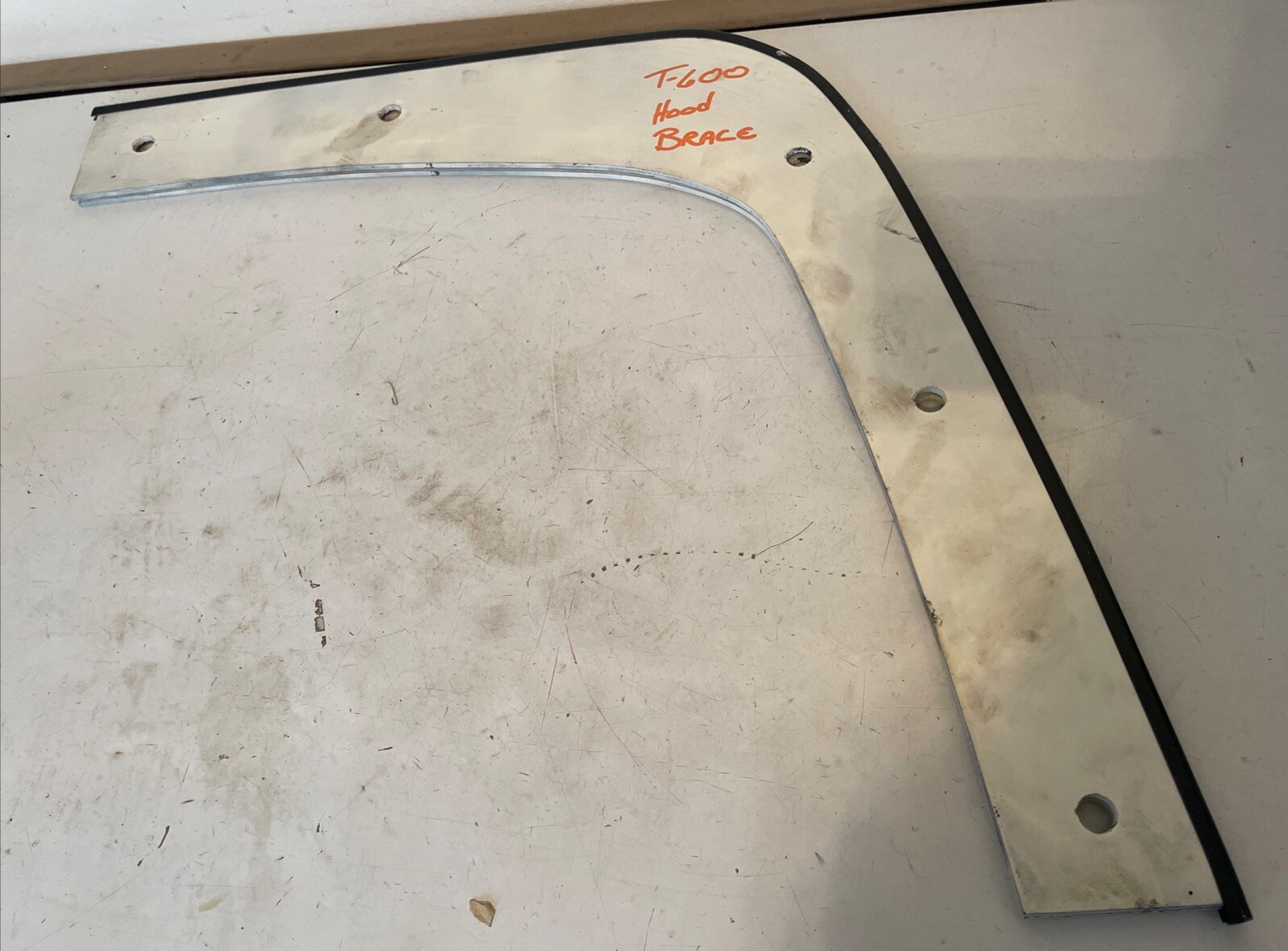 KENWORTH T600 HOOD BRACE SET OF 2 NEW