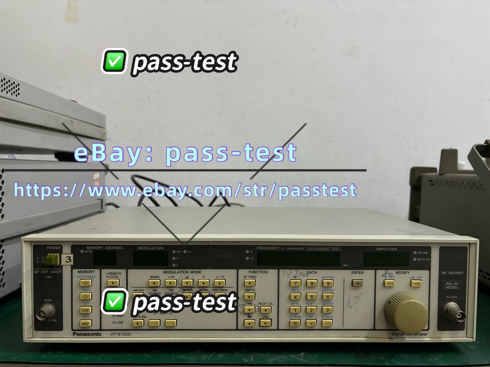 Panasonic VP-8193A 0.1 to 140 MHz AM - FM - FM Stereo Signal Generator