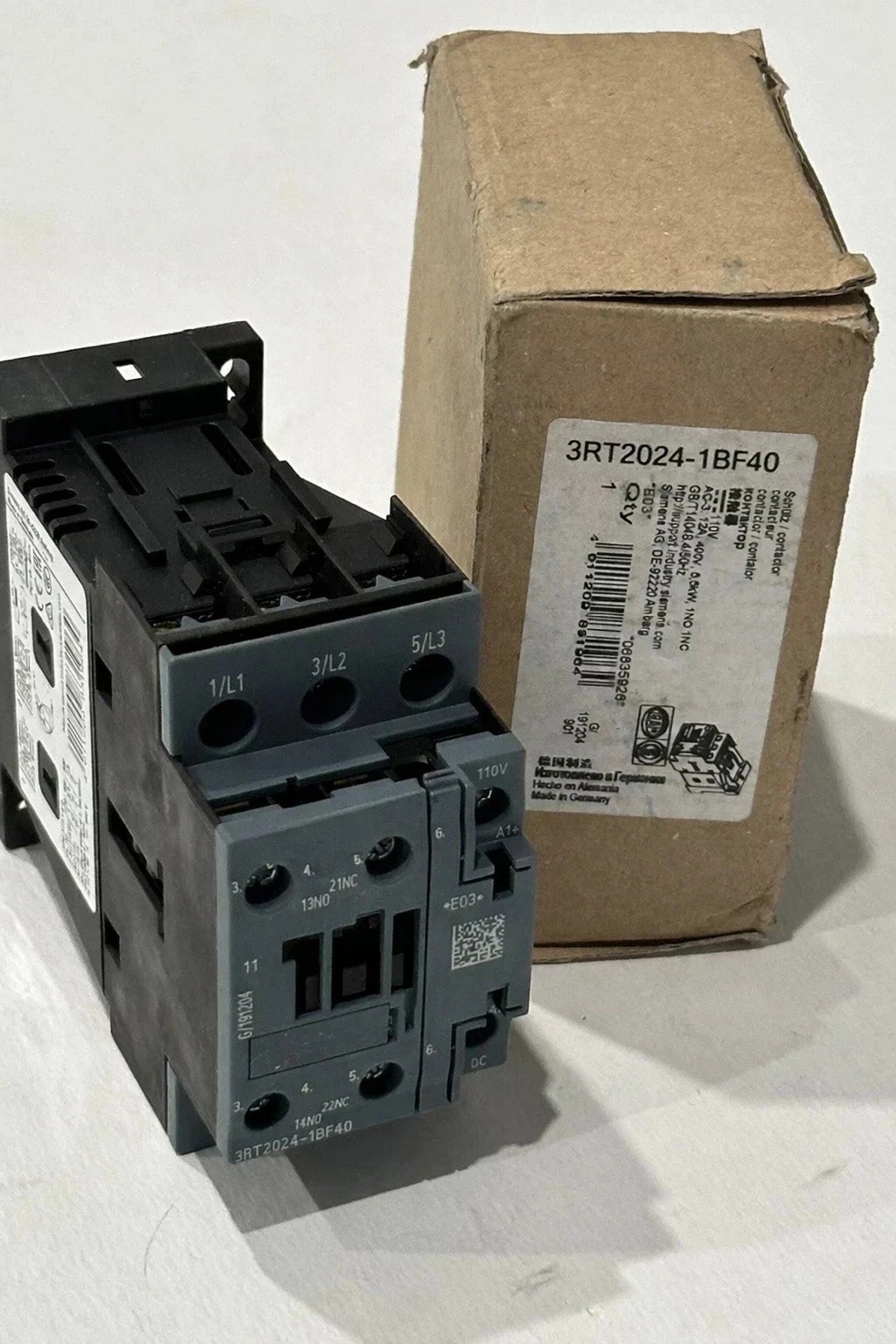SQUARE D 3RT2024-1AK60 Contactor 3 Pole 120V AC Series Power Contactor New