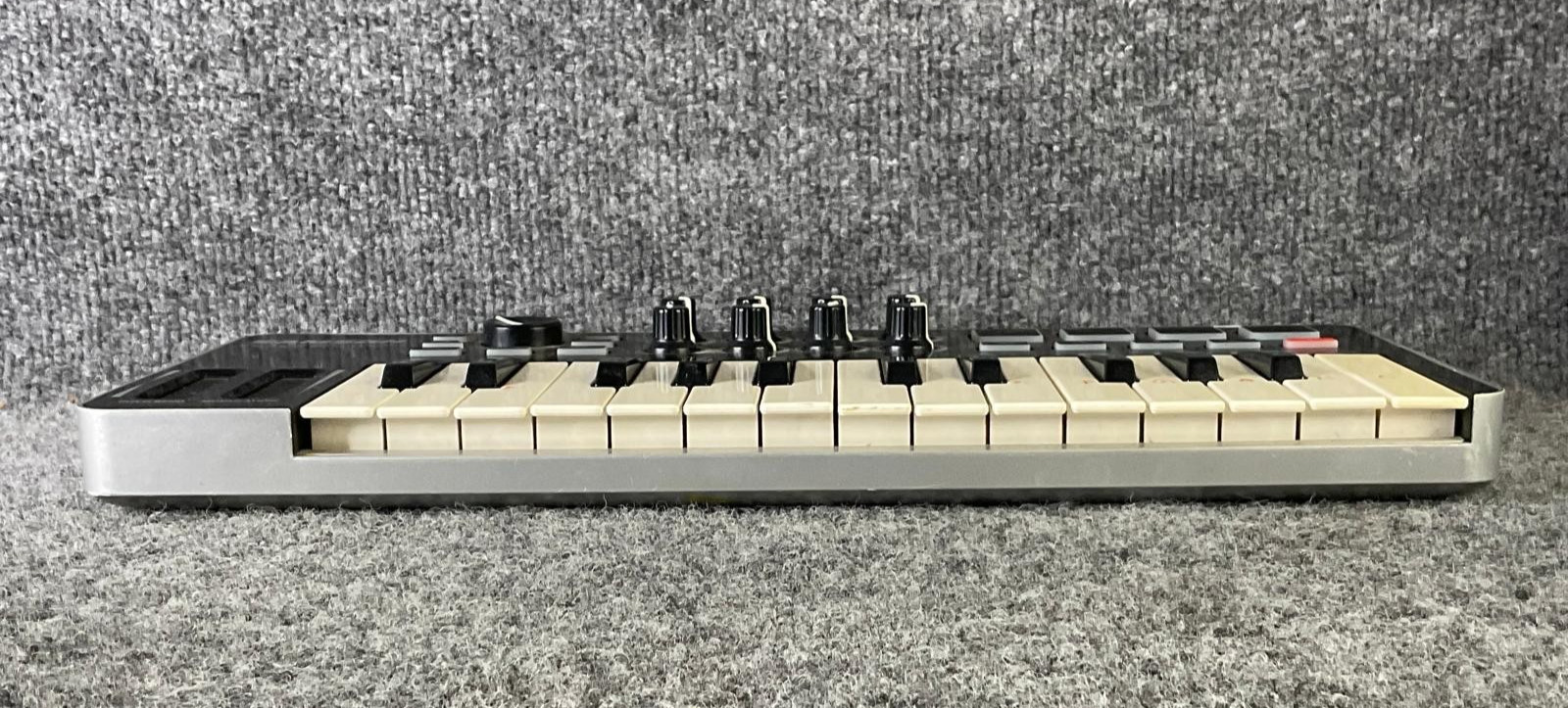 Samson Graphite M25 25-Key USB MIDI Controller Keyboard Used