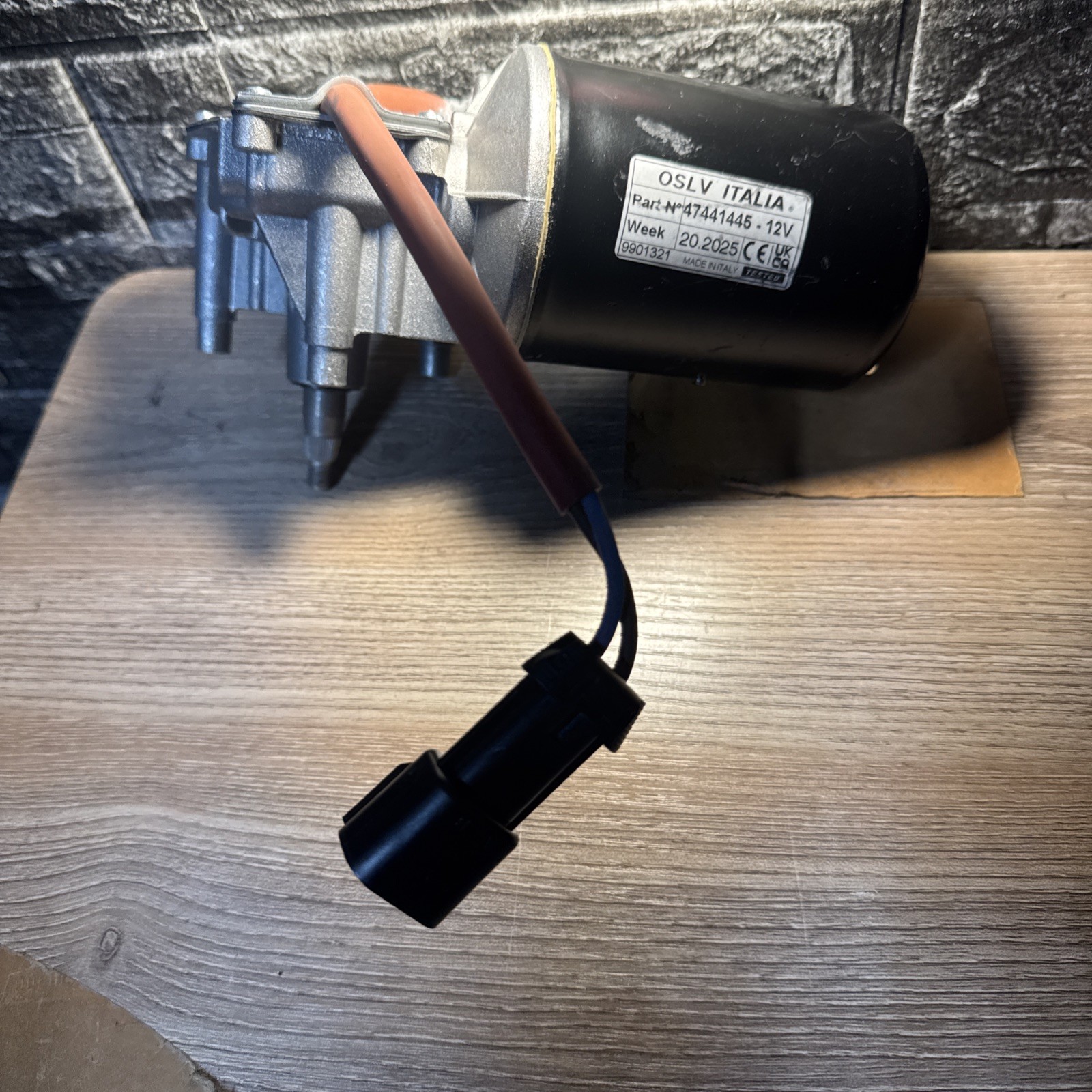 New Holland Wiper Motor Part # 47441445 OSLV ITALIA 12V 9901321 47441445