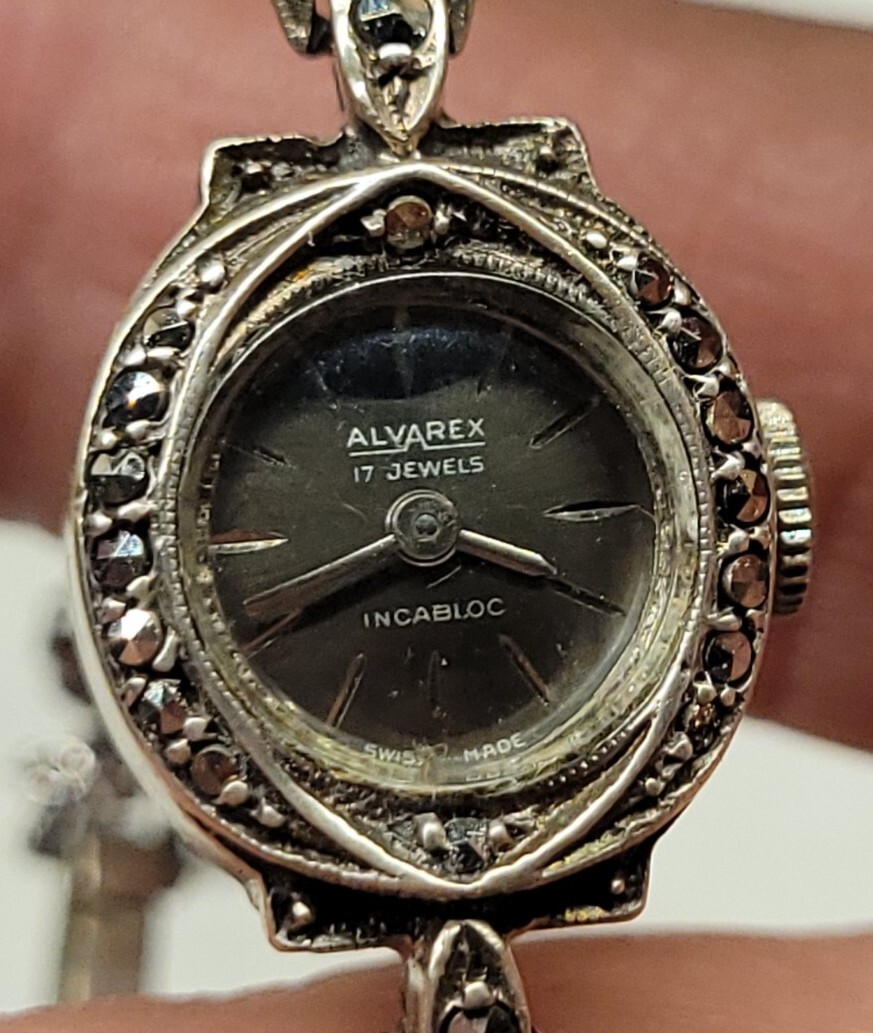 BEAUTIFUL VINTAGE ALVAREX SWISS MADE 17 JEWELS WATCH 0800