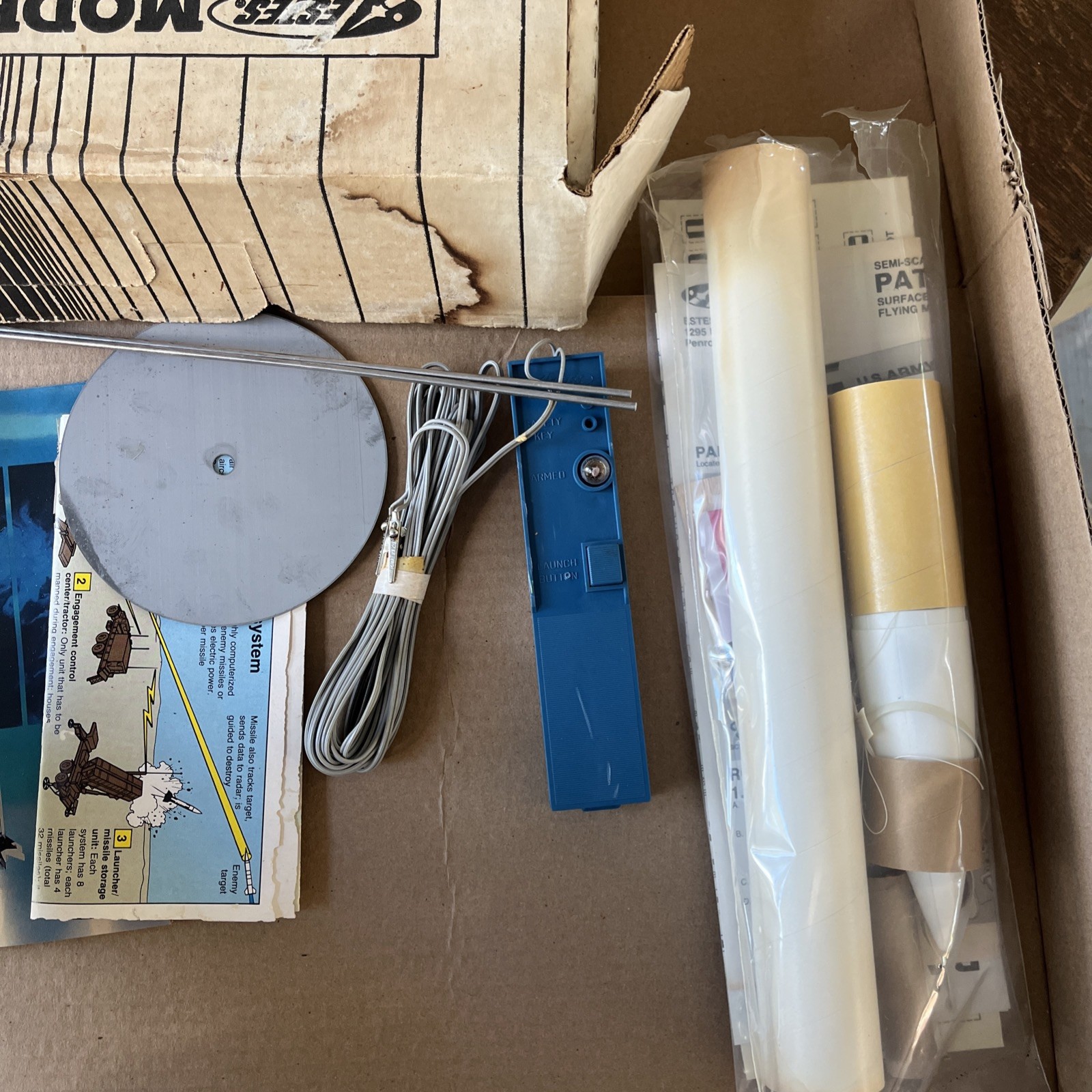 Vintage Estes Model Rocket Starter Set Operations Range Box
