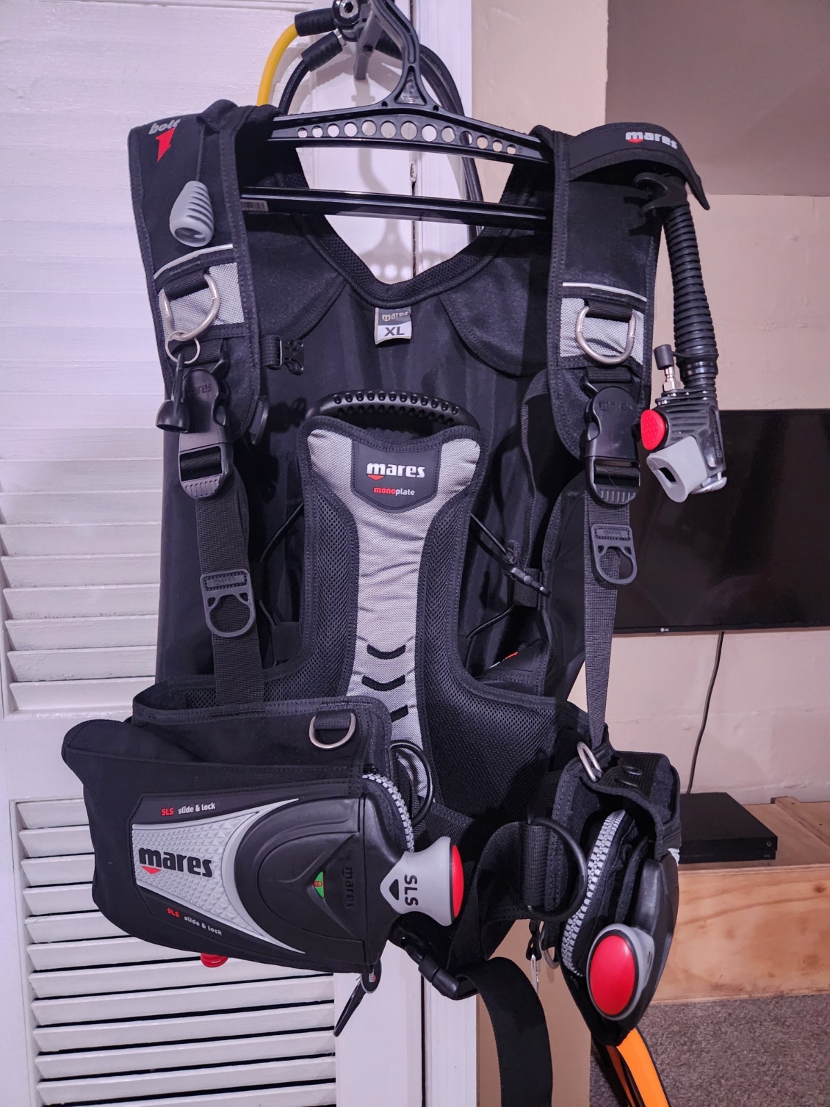 Mares Monoplate Bolt SLS XL Buoyancy Compensator with Integrated Weight Pockets