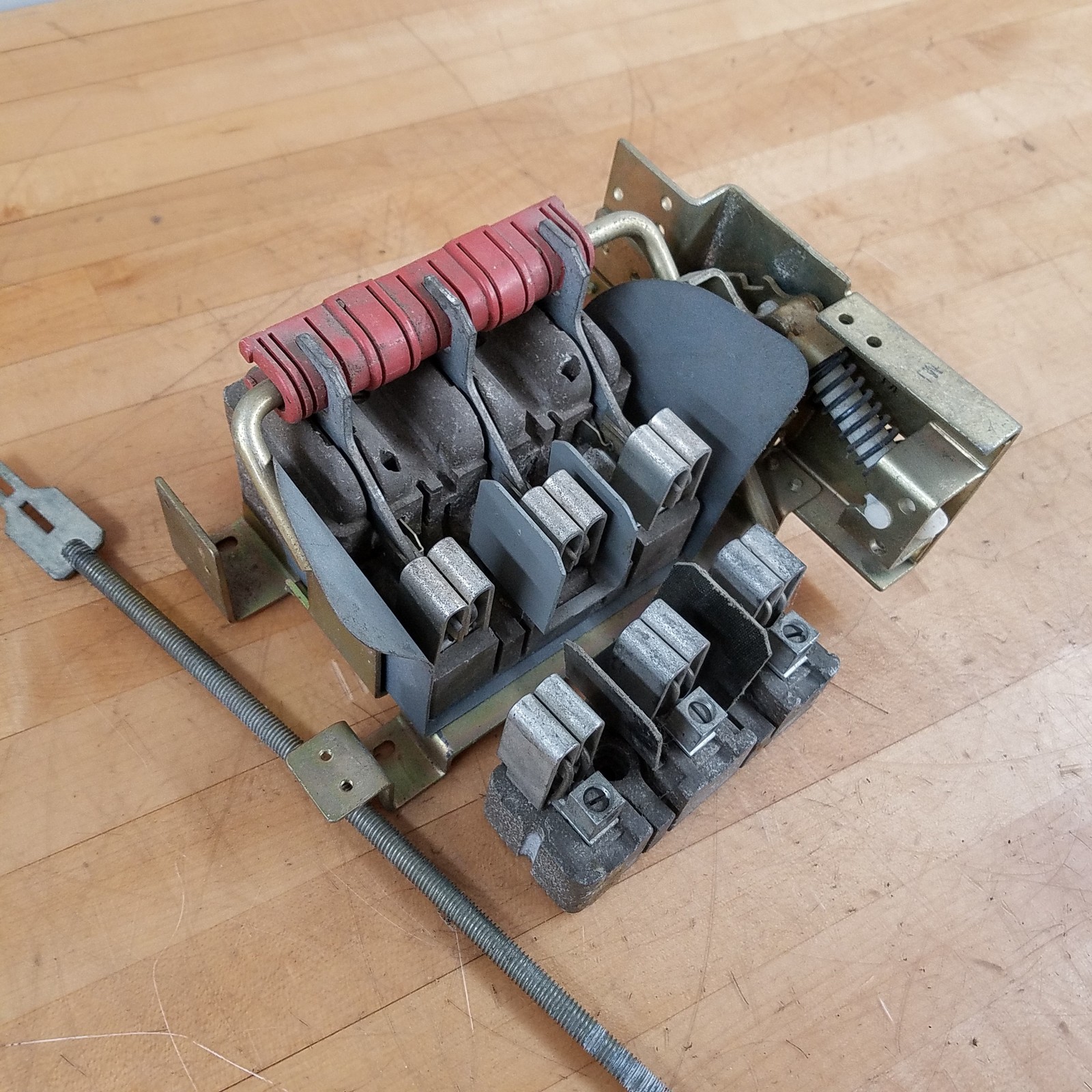 Square D 9422 RD-4 Series A Disconnect Switch, Class 9422, Type RD-4, 3 Pole