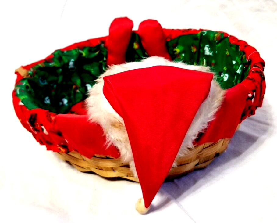 Spectacle Santa Gift Bread Basket Wicker w Xmas Red Green Holiday Cloth VTG