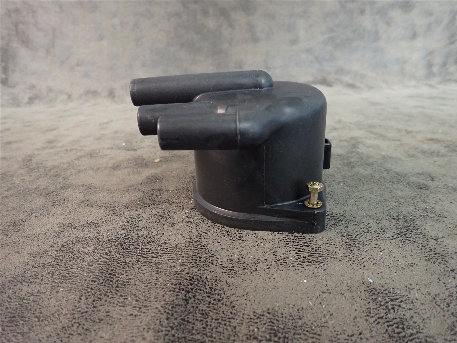 NEW WVE 5D1168 Distributor Cap (G220)