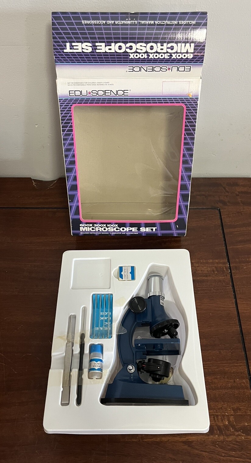 Toys R US RARE Vintage 600 X 300 X 100 Microscope Set W Illuminator/ Accessories