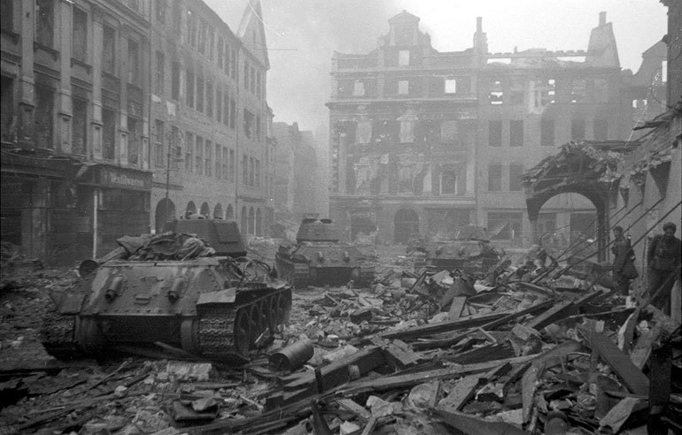 WW2 Russian T-34 Tanks in Stalingrad, Enemy at the Gate World War Two WWII / 27