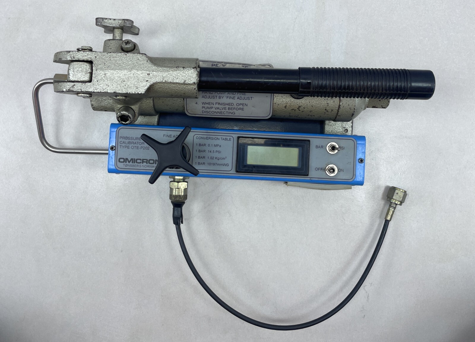 Omicron OTE-P202 Pressure Calibrator Pump