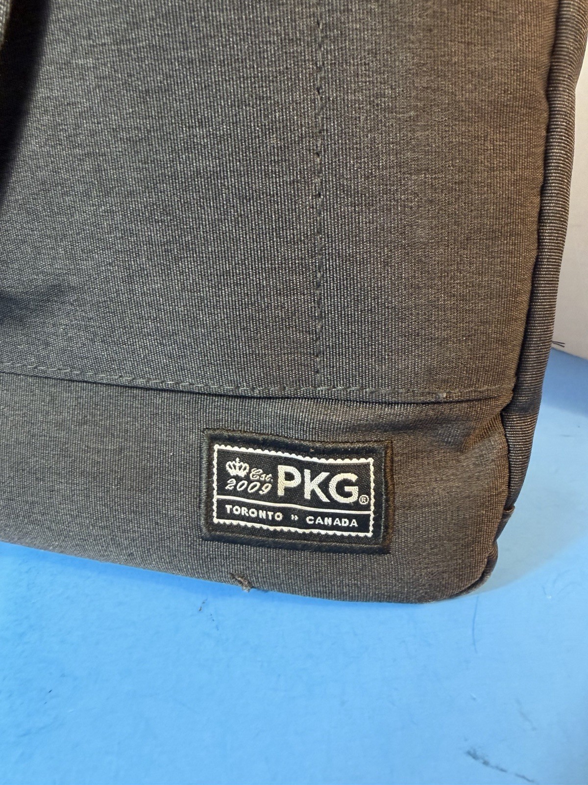 PKG - Shoulder Bag for 16" Laptop - Black