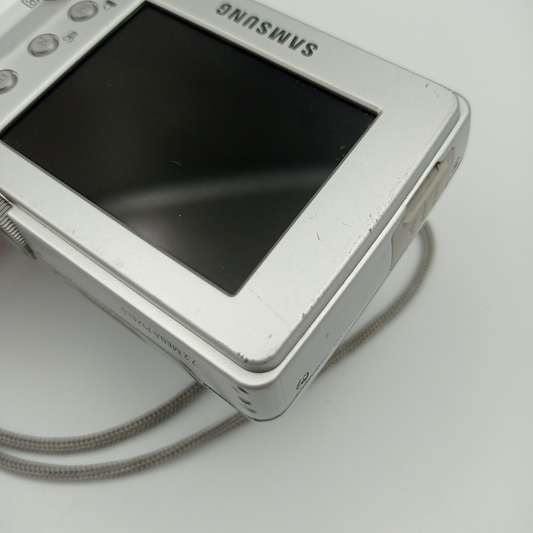 Samsung Digimax D75 7.2MP Compact Digital Camera Silver - Powers Off Randomly