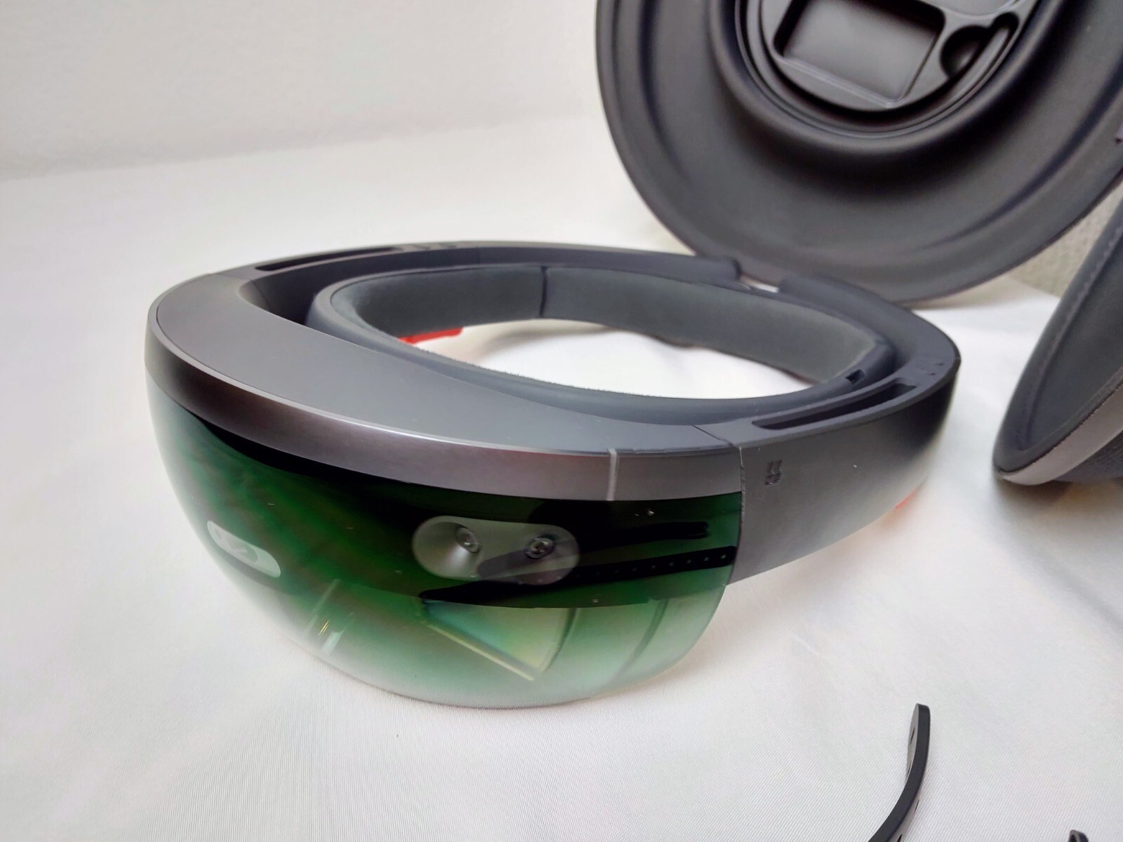Microsoft HoloLens Developer Edition 1st Generation & Case - Excellent Condition