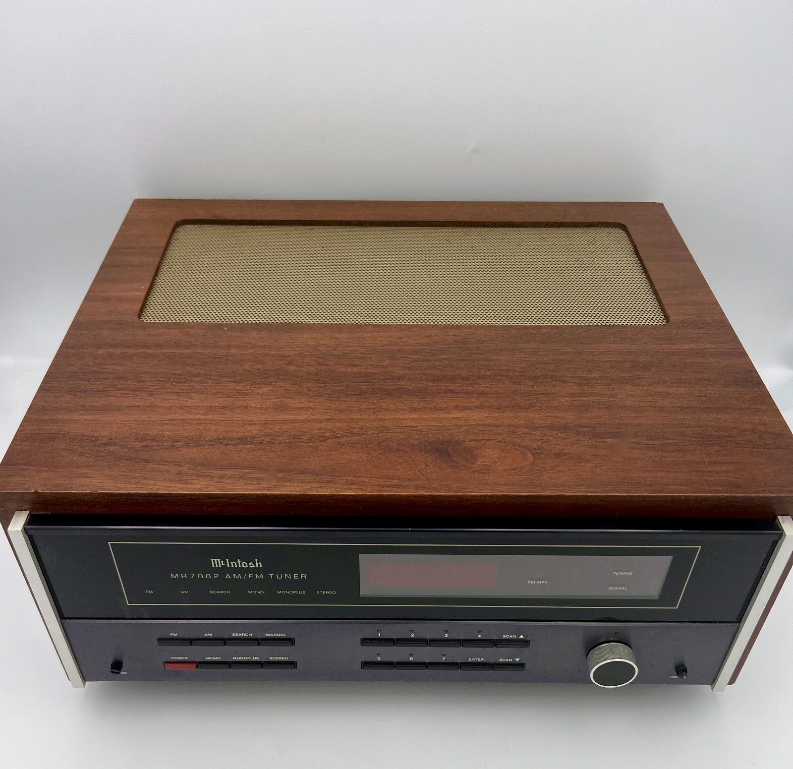 McIntosh MR7082 AM/FM Tuner Slim Version