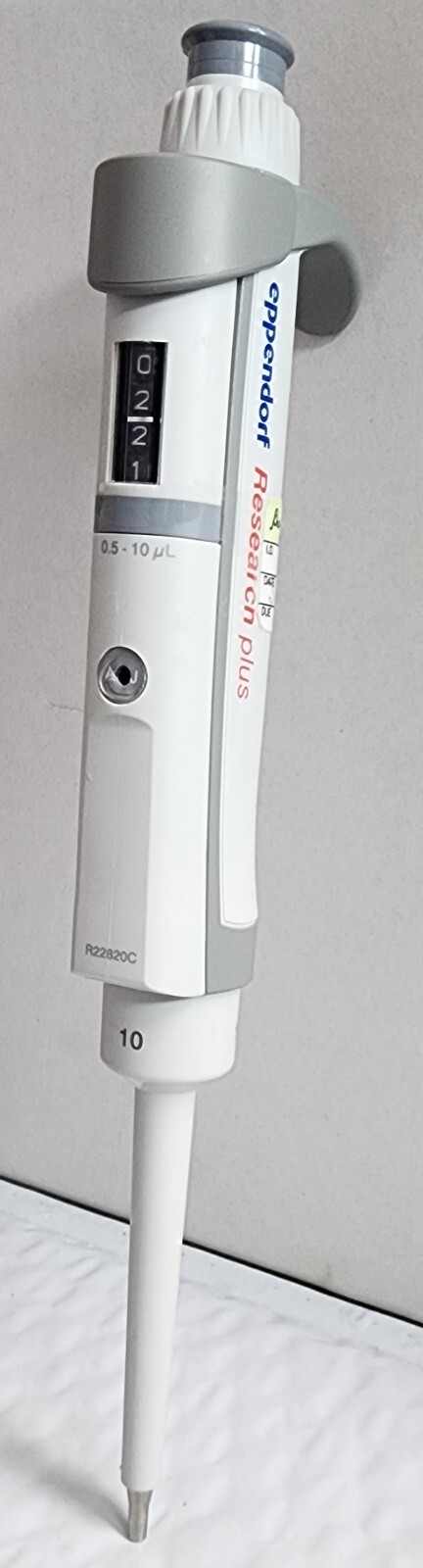 Eppendorf Research plus Pipette, fixed volume single-channel, volume 10μL