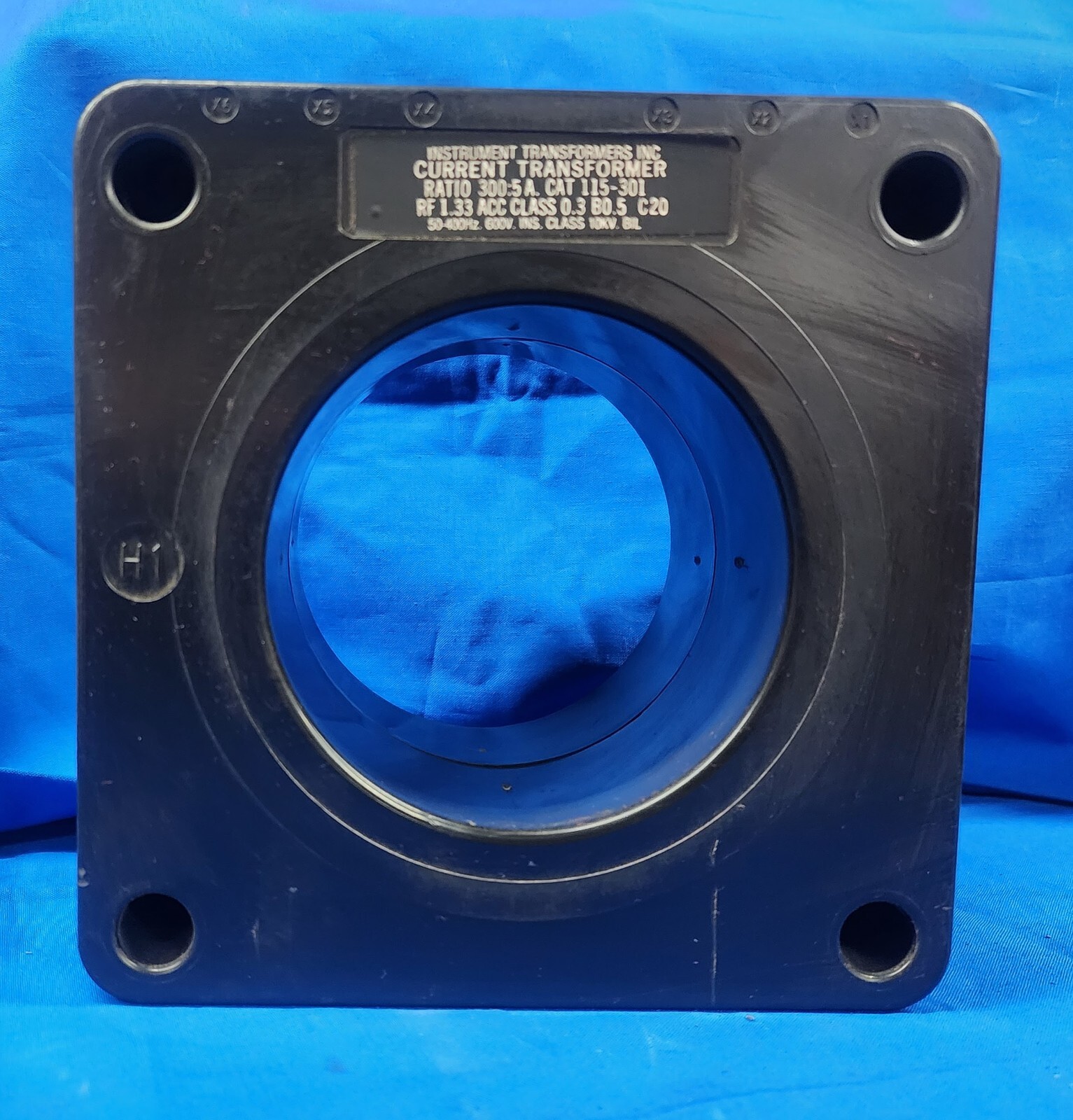 INSTRUMENT CURRENT TRANSFORMER 115-301 300: 5A CLASS .0.3
