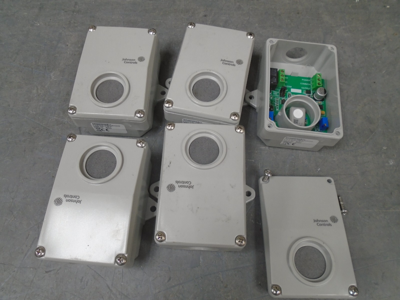 Lot of 5 Johnson controls GS300WMXR11 Carbon Monoxide Gas Sensors