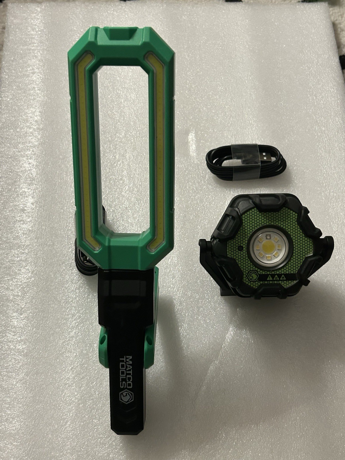 Matco Tools Rechargeable LED 1000 Lumen Flood Light And View Through Light