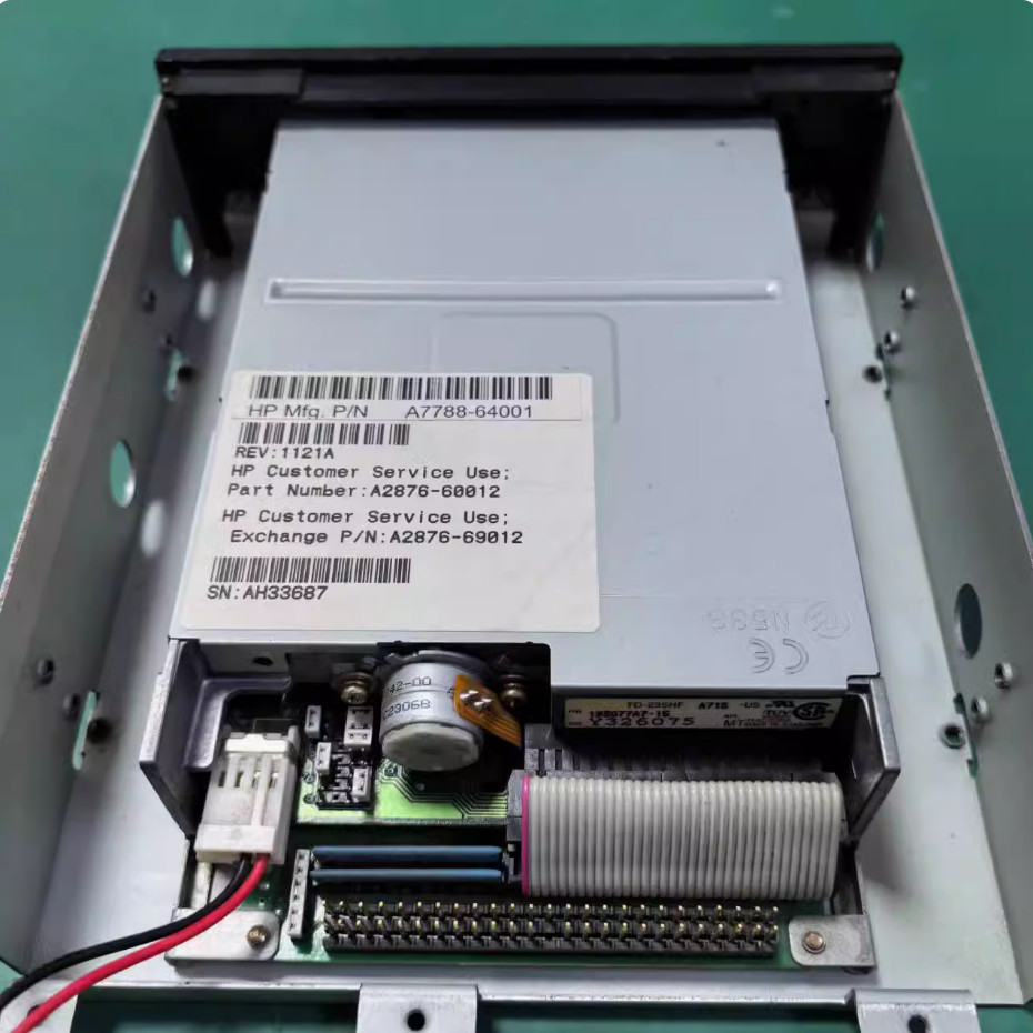 HP A7788A A7788-64001 A2876-69012 A2876-60012 B2600 Internal SCSI FDD.