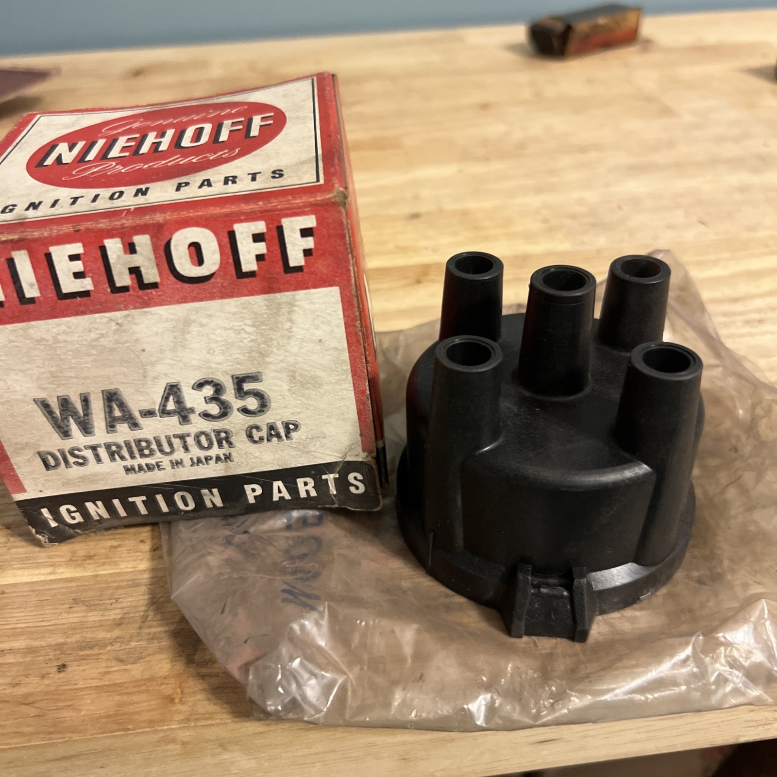NOS (New Old Stock) NIEHOFF Ignition Parts WA-435 Distributor Cap. MADE IN JAPAN