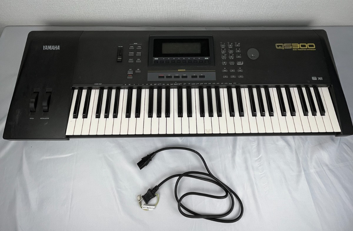 YAMAHA QS300 MUSIC PRODUCTION SYNTHESIZER 61-Key as is