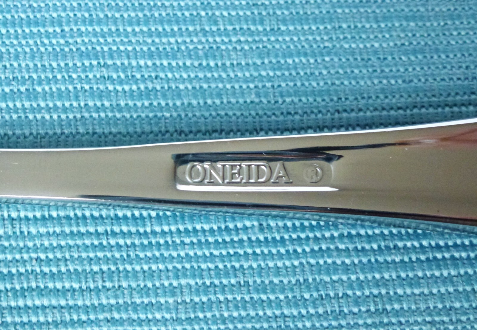 New Oneida ICARUS Glossy Set of 4 Dinner Forks Stainless Flatware (8")