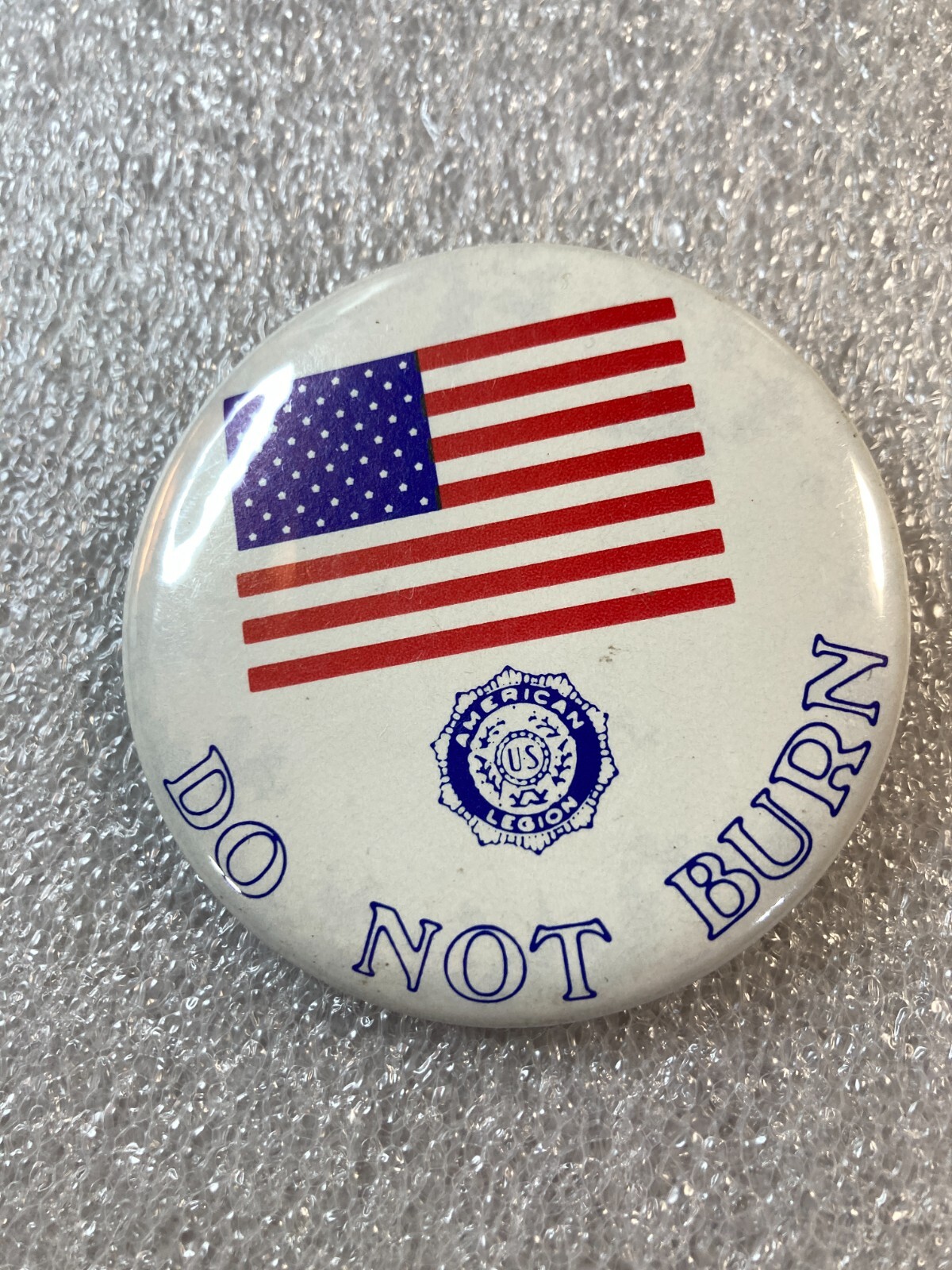 American Flag Do Not Burn American Legion 1989 Pin Button L-116 *