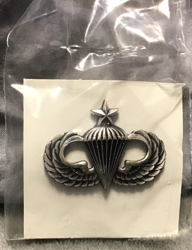 US Army & Air Force Senior Parachutist Oxidized Metal Badge Insignia Pin