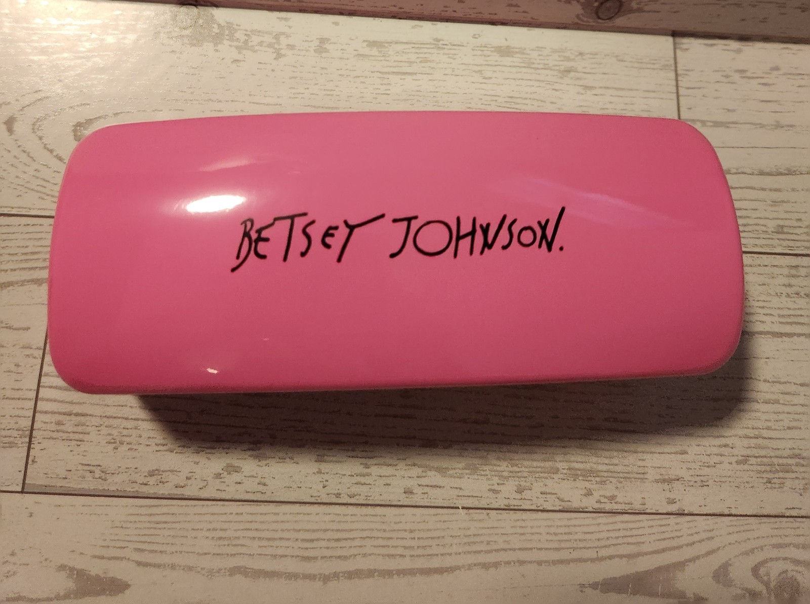 Betsey Johnson Hot Pink Eyeglass Case Clamshell EUC Smoke Free