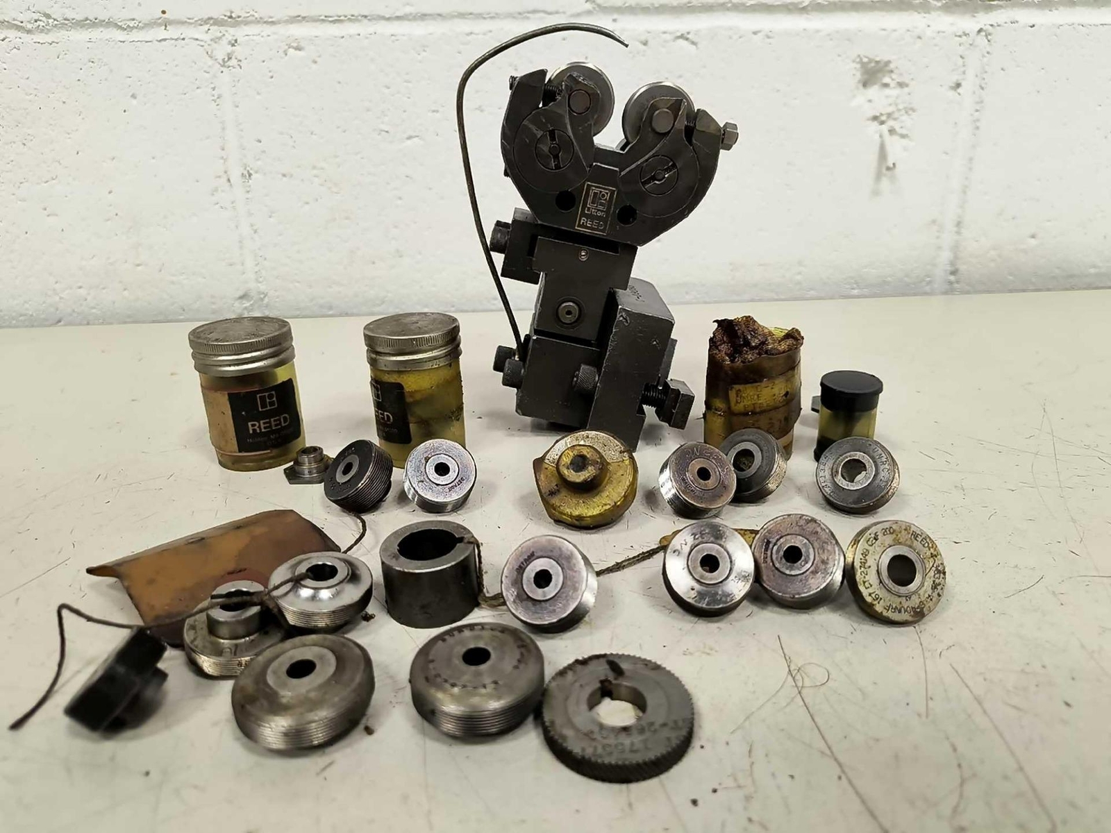 Reed B8 Thread Rolling Head Attachment with Assorted Thread Roll Dies B&S