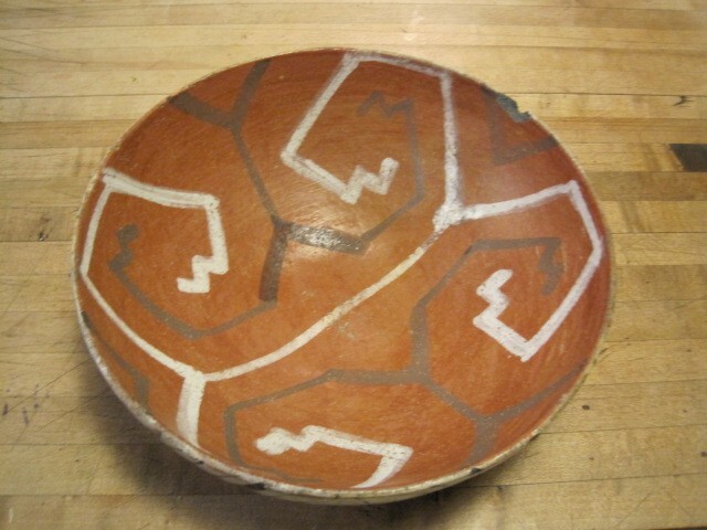 PERUVIAN SHIPIBO LARGE POTTERY BOWL, 1930-50