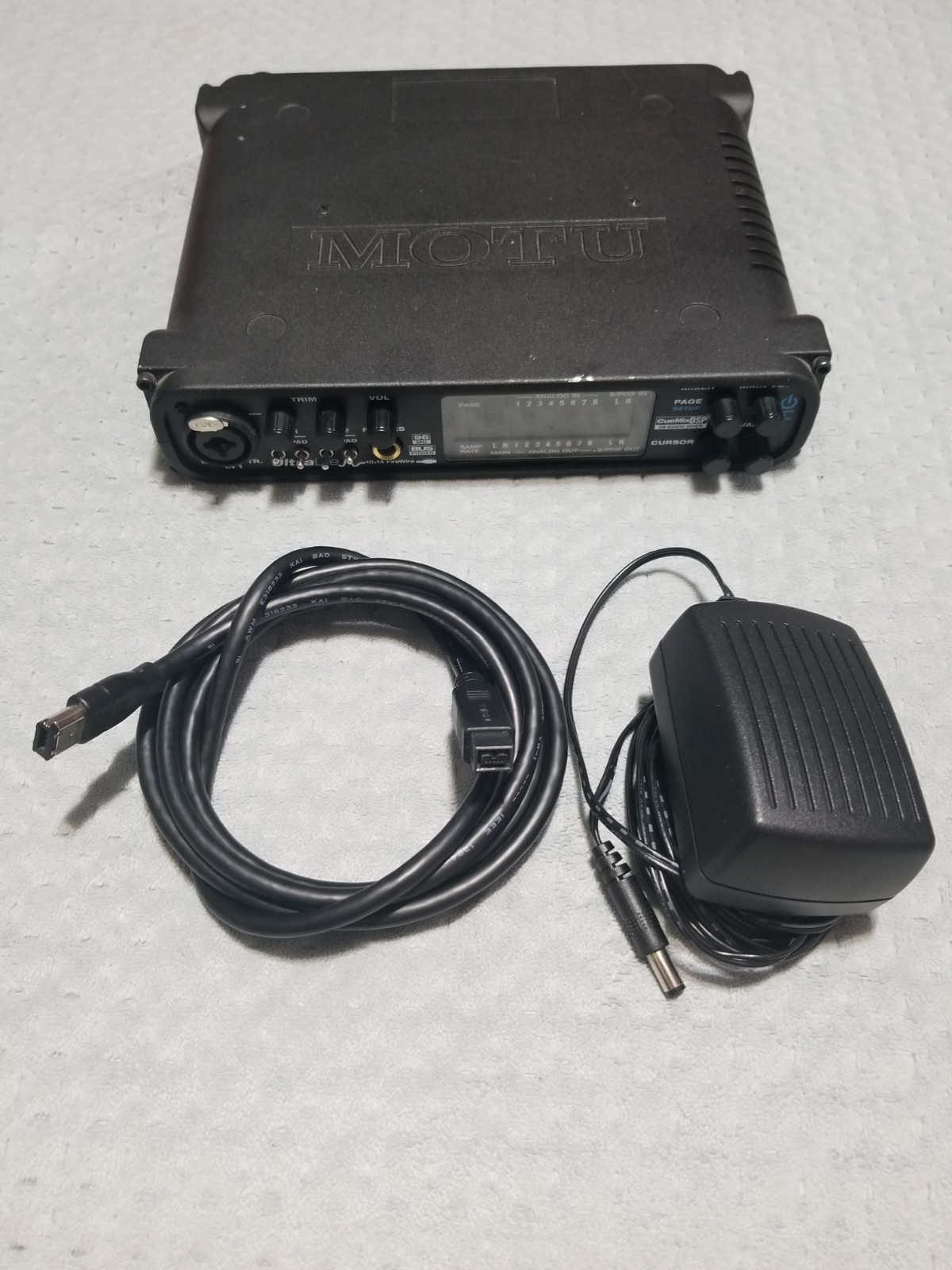 MOTU UltraLite 10x14 FireWire.