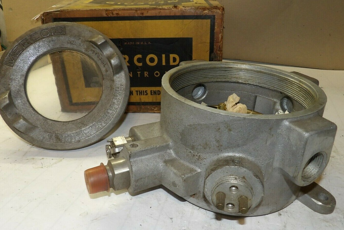 NEW MERCOID EXPLOSION PROOF PRESSURE CONTROL SWITCH 115 VAC 230 VDC DAH31-2