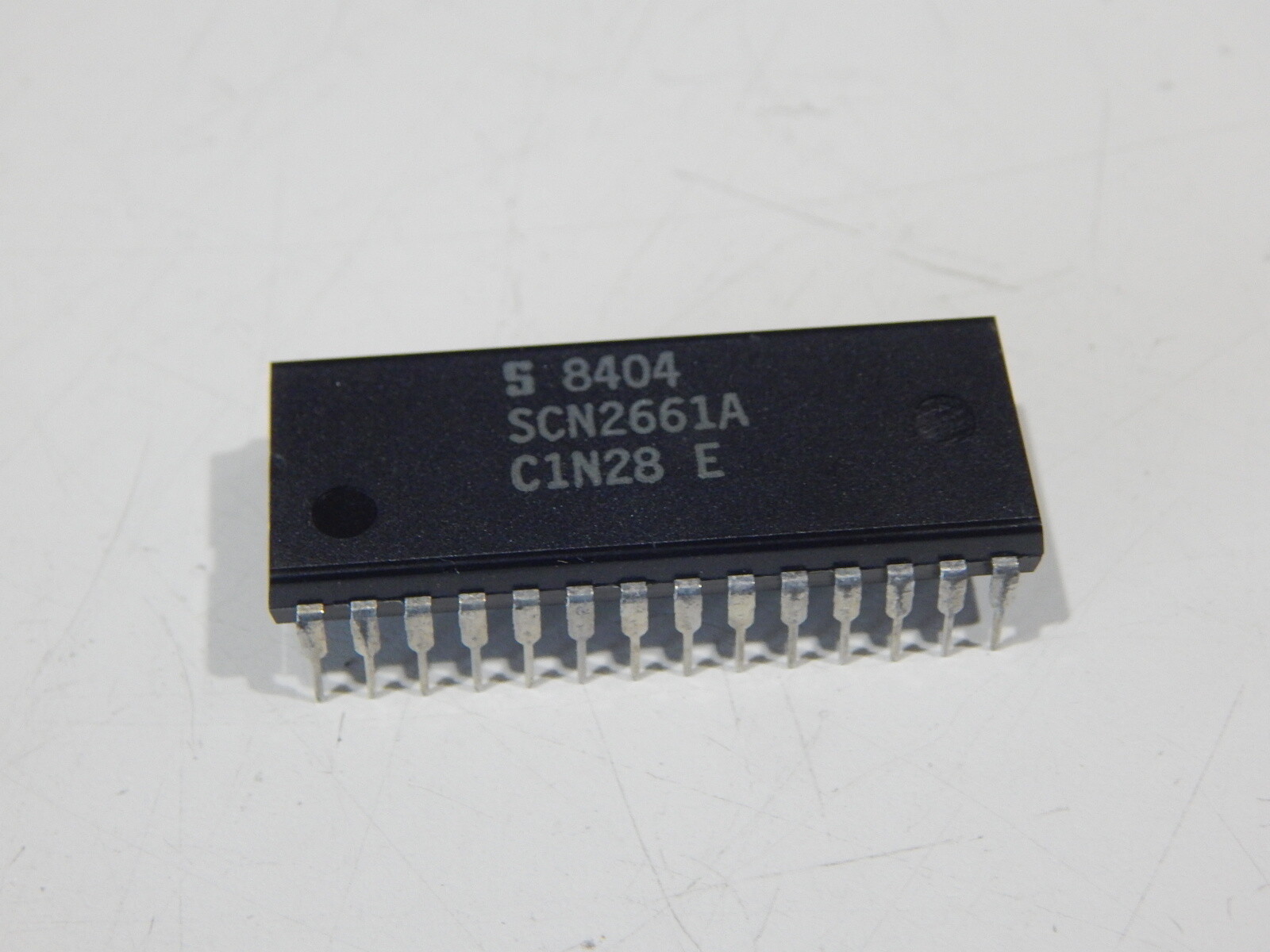 SIGNETICS SCN2661AC1N28E 1 CHANNEL 1M bps SERIAL COMM CONTROLLER PDIP28