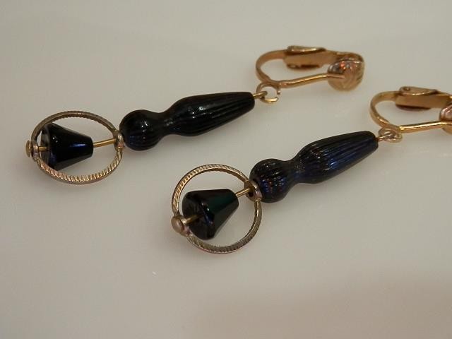 Pretty Vintage 1950 Black Plastic Dangle Earrings 751my