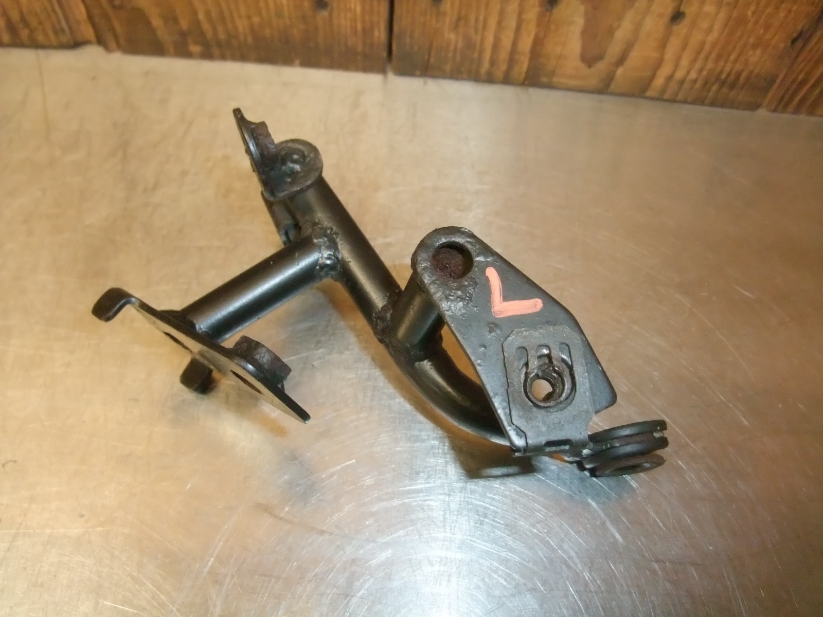 Triumph Daytona 955i 2006  Left Radiator Cooler Bracket VGC #271