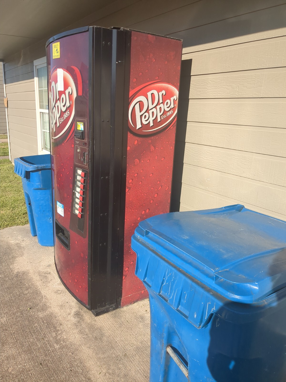 Dixie Narco 440 vending machine